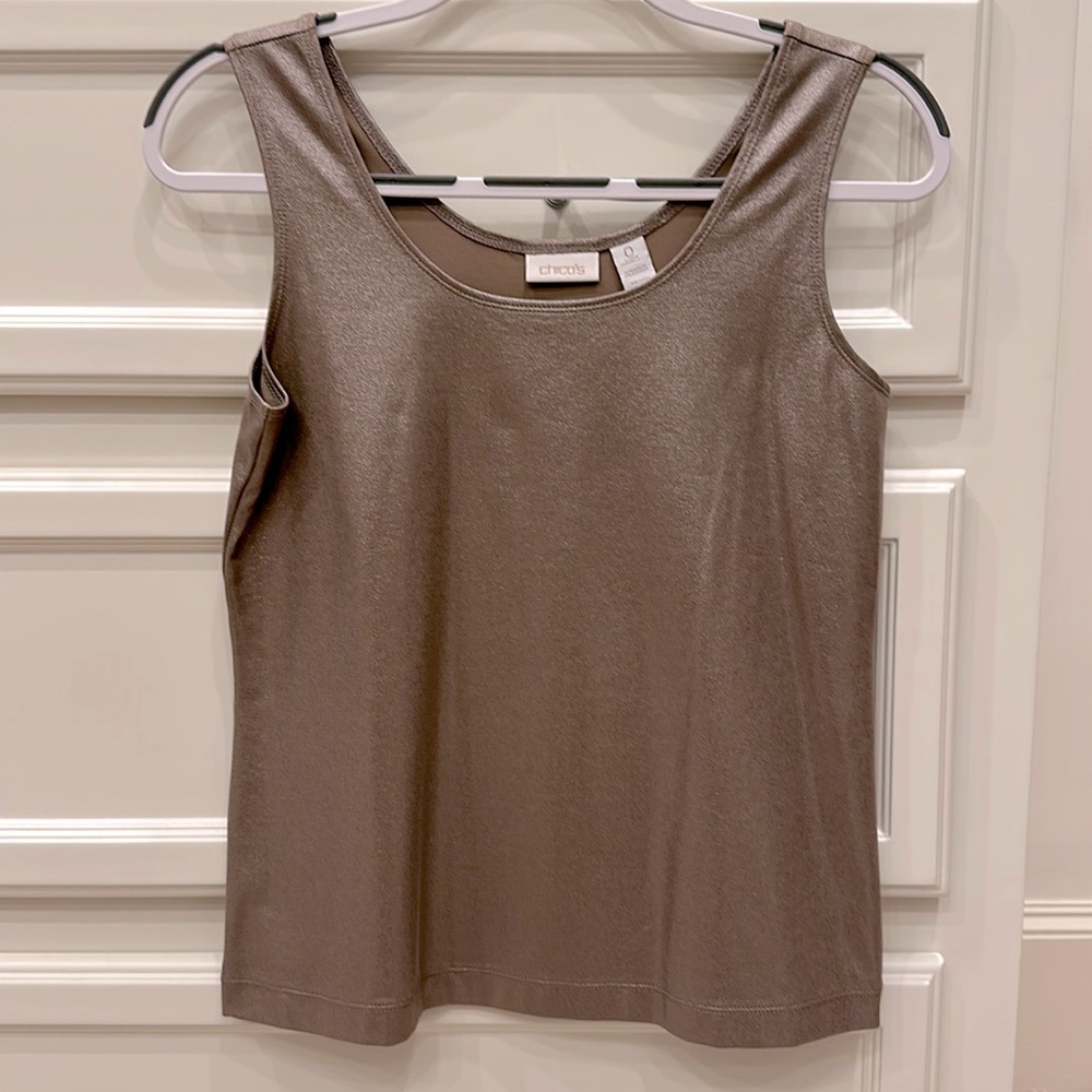 Chicos top sleeveless in gold NWOT - size 0 (equivalent 4)✨✨